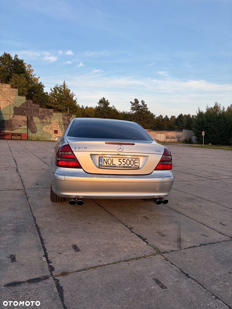 Mercedes-Benz E-Class 2004 photo 4