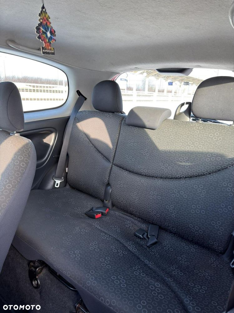 Toyota Yaris 1.0 Terra - 21