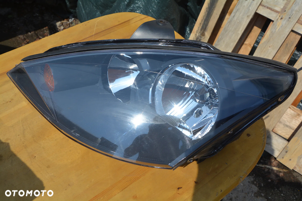 Ford Focus 1 lampa przednia lewa