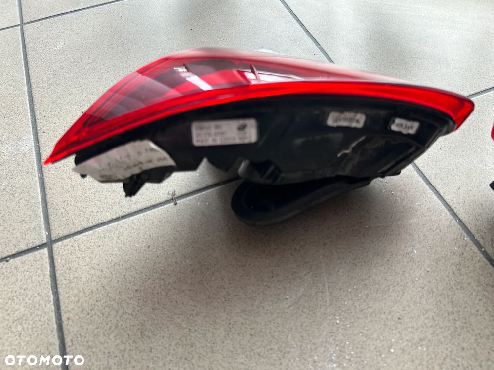 LAMPA TYŁ W KLAPĘ LEWA PRAWA PEUGEOT 2008 - 4