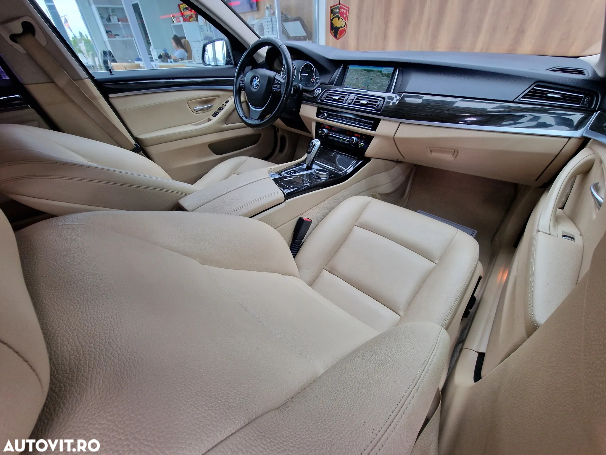 BMW Seria 5 520d Touring Aut. Luxury Line - 17