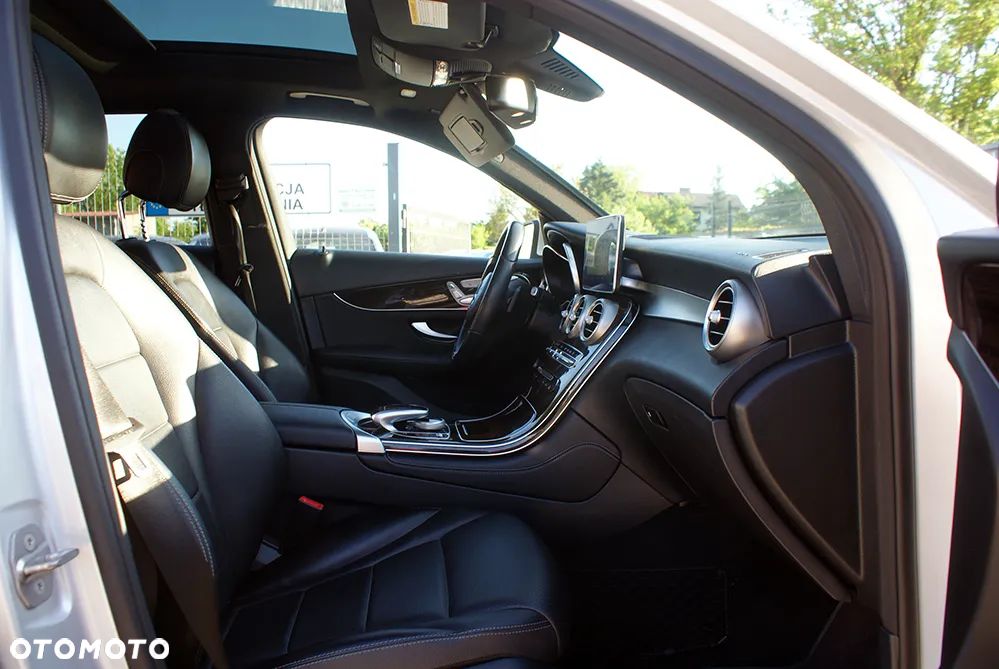 Mercedes-Benz GLC 300 4Matic 9G-TRONIC AMG Line - 8