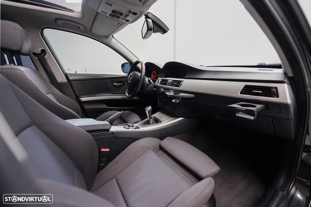 BMW 320 d Touring Navigation Sport - 6