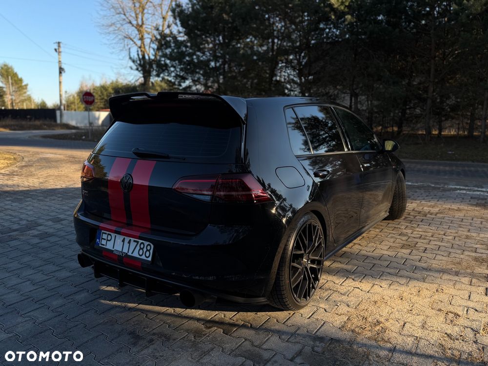 Volkswagen Golf - 6