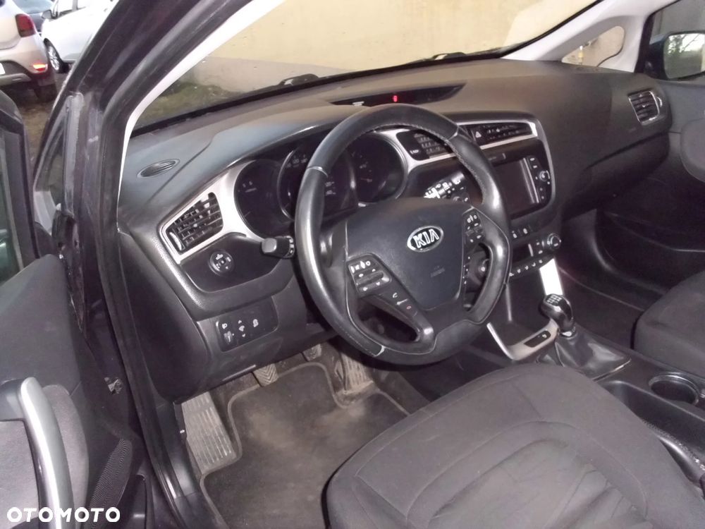 Kia Ceed - 24