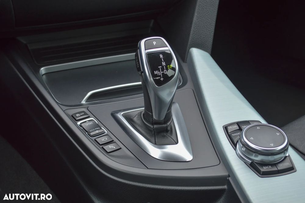 BMW Seria 3 320d Aut. M Sport - 41