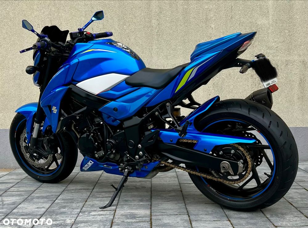 Suzuki GSX - 6