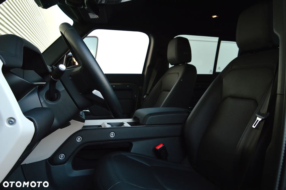 Land Rover Defender - 16