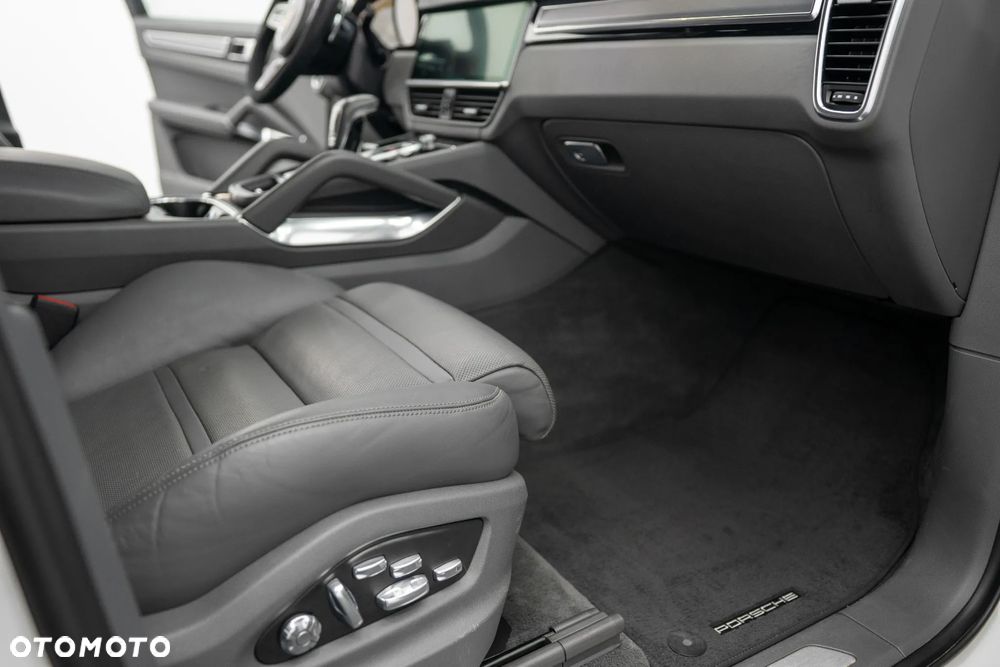 Porsche Cayenne ver-turbo - 11