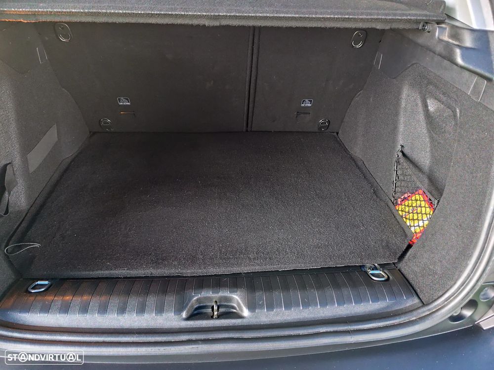 Peugeot 2008 1.6 BlueHDi Style - 52