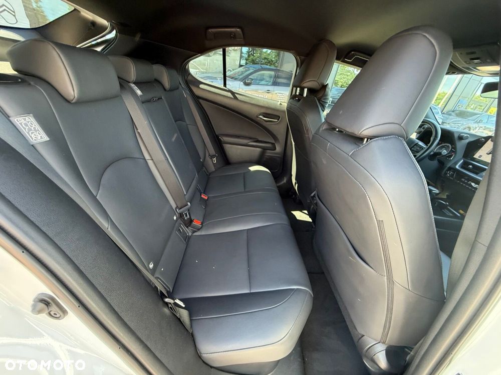 Lexus UX - 16