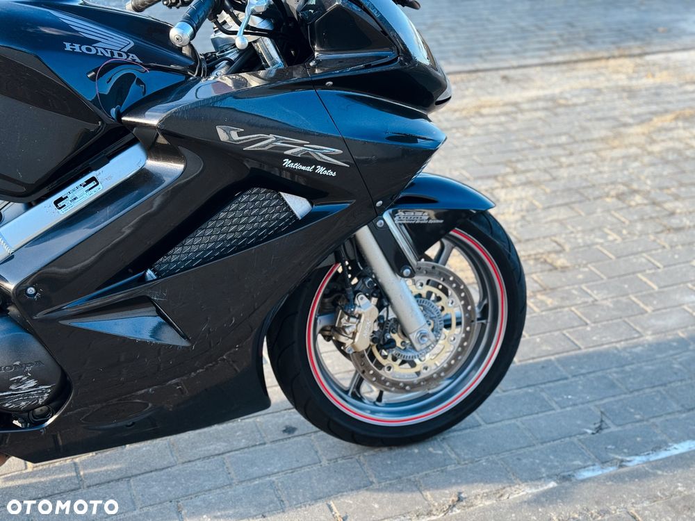 Honda VFR - 25