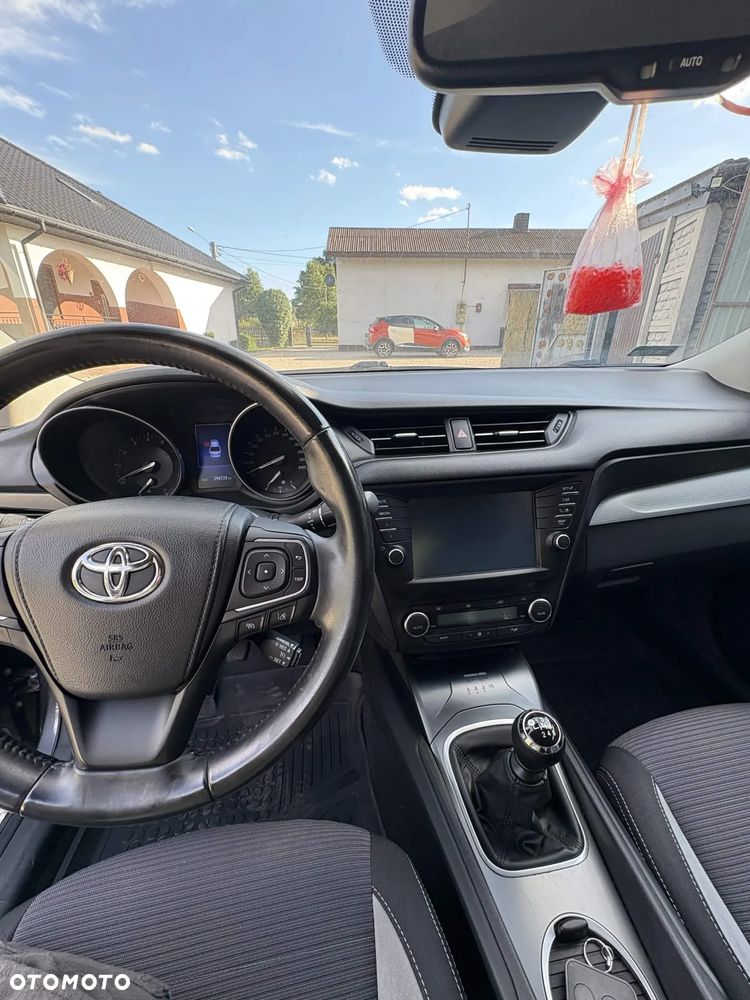 Toyota Avensis 1.8 Premium - 7