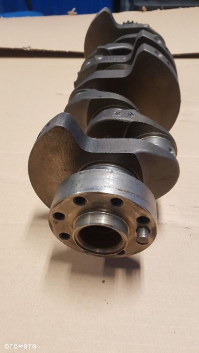 WAŁ KORBOWY MERCEDES 2,2, diesel OM 604 - 2