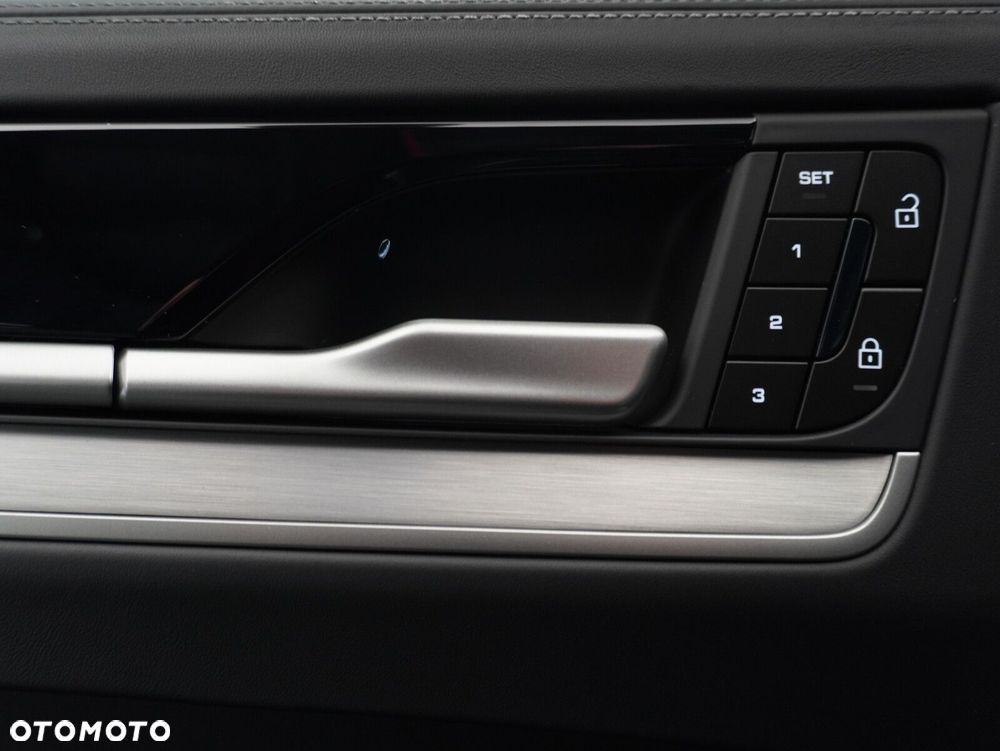 Porsche Cayenne Black Edition - 20