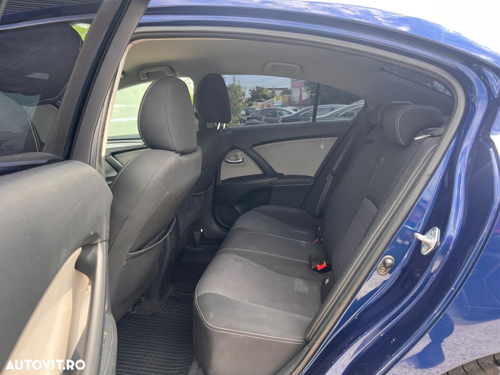 Toyota Avensis 2.0 D-4D Executive - 11