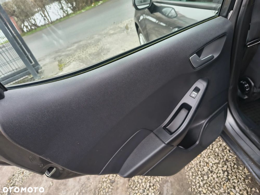 Ford Fiesta 1.1 S&S TITANIUM - 21