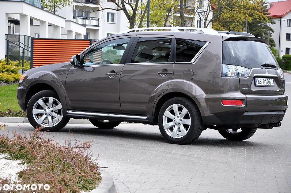 Mitsubishi Outlander - 12