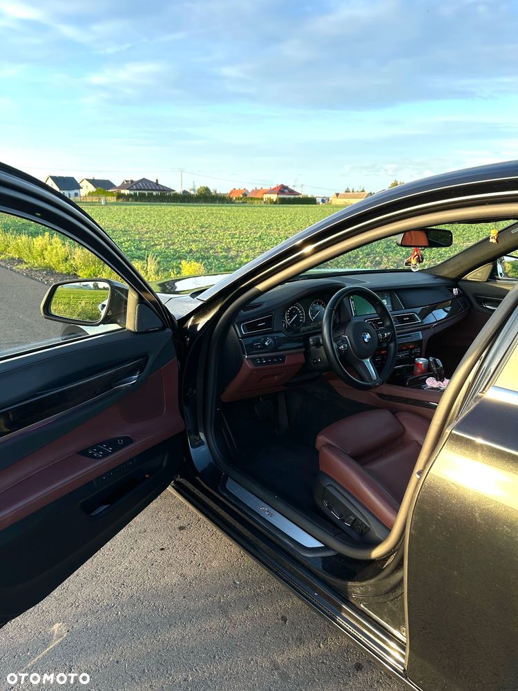BMW Seria 7 750i xDrive Edition Exclusive - 17