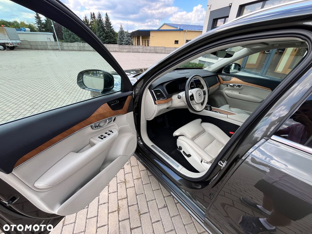 Volvo XC 90 B5 D AWD Momentum Pro - 11