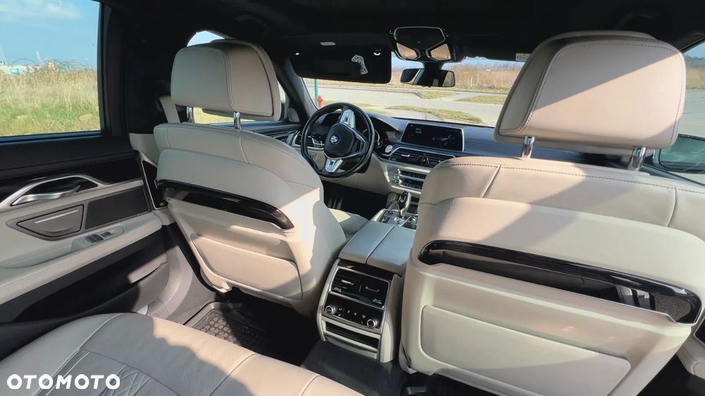 BMW Seria 7 750i xDrive - 22