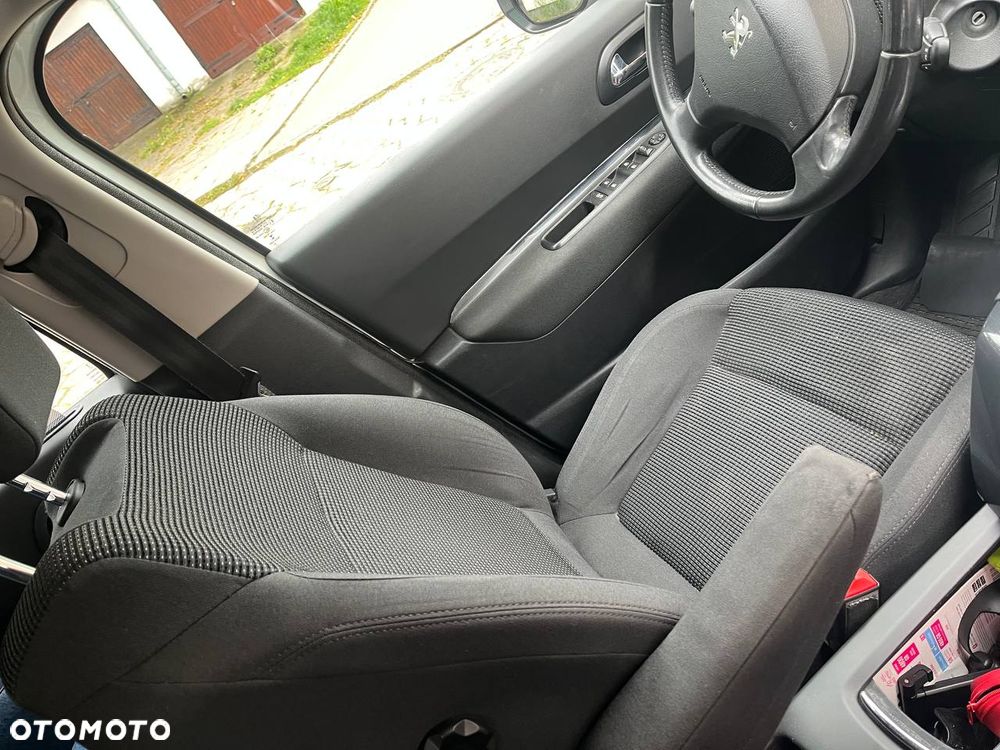 Peugeot 5008 HDI 150 Active - 30