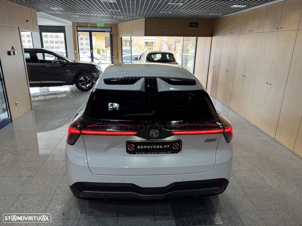 MG MG4 64 kWh Luxury - 10