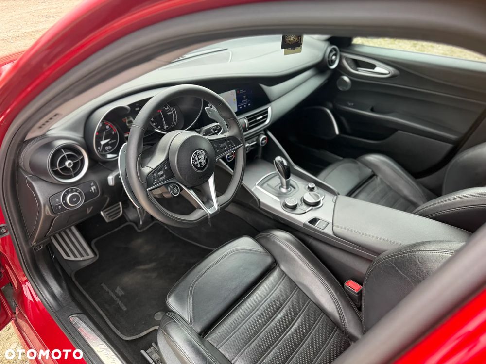 Alfa Romeo Giulia 2.0 Turbo 16V AT8-Q4 Ti - 10