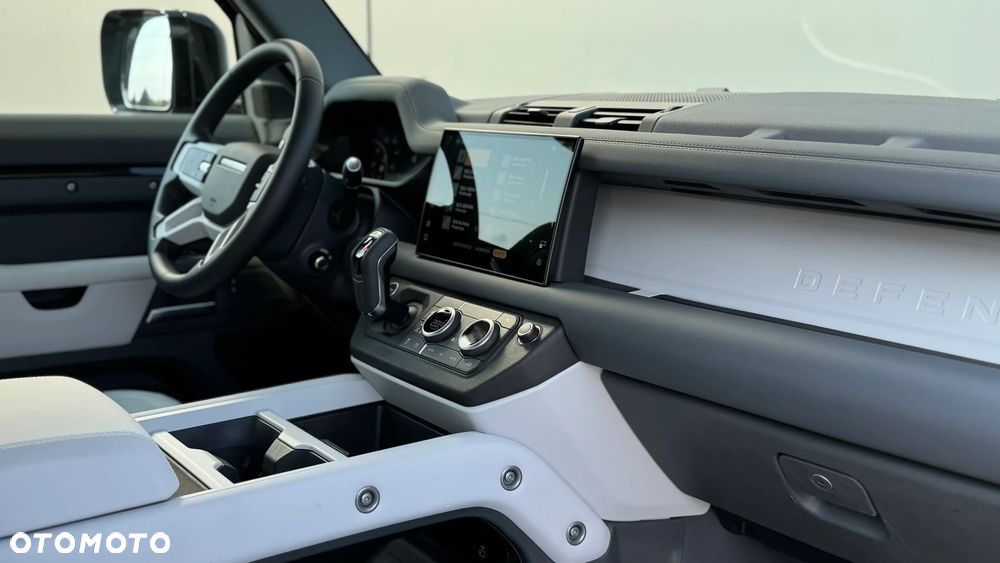 Land Rover Defender - 13