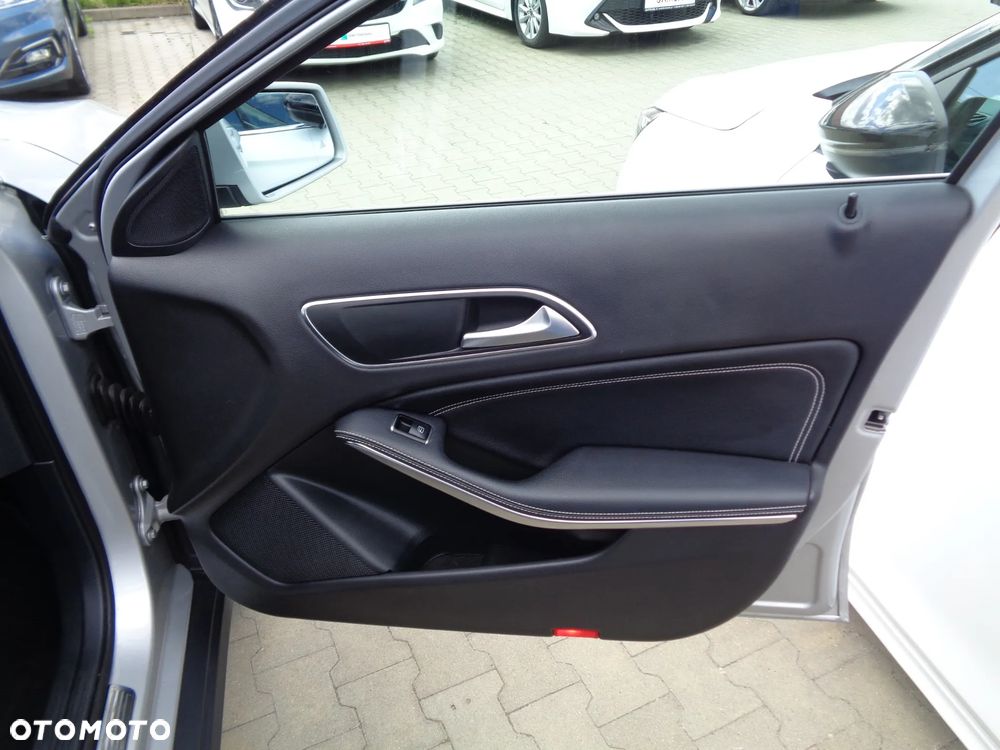 Mercedes-Benz GLA 180 7G-DCT Activity Edition - 23