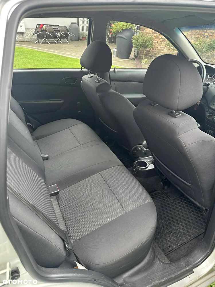 Chevrolet Aveo 1.2 16V Base / Classic - 11