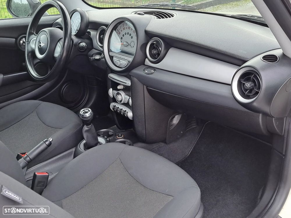 MINI 3 Portas Cooper D - 13