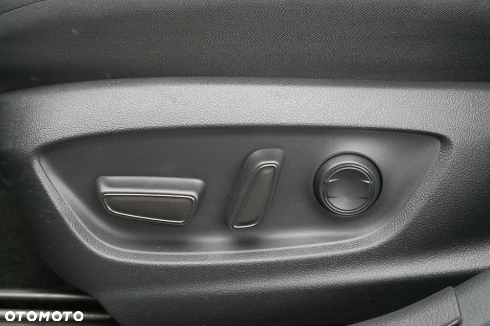 Toyota Camry 2.5 Hybrid Comfort CVT - 27