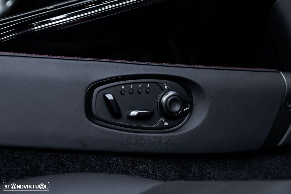 Aston Martin Vantage Coupe V8 - 41