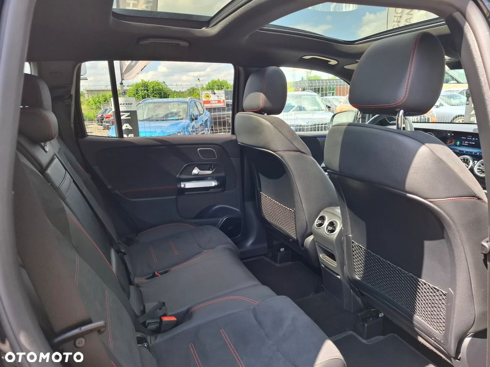 Mercedes-Benz GLB 250 4-Matic AMG Line 8G-DCT - 32