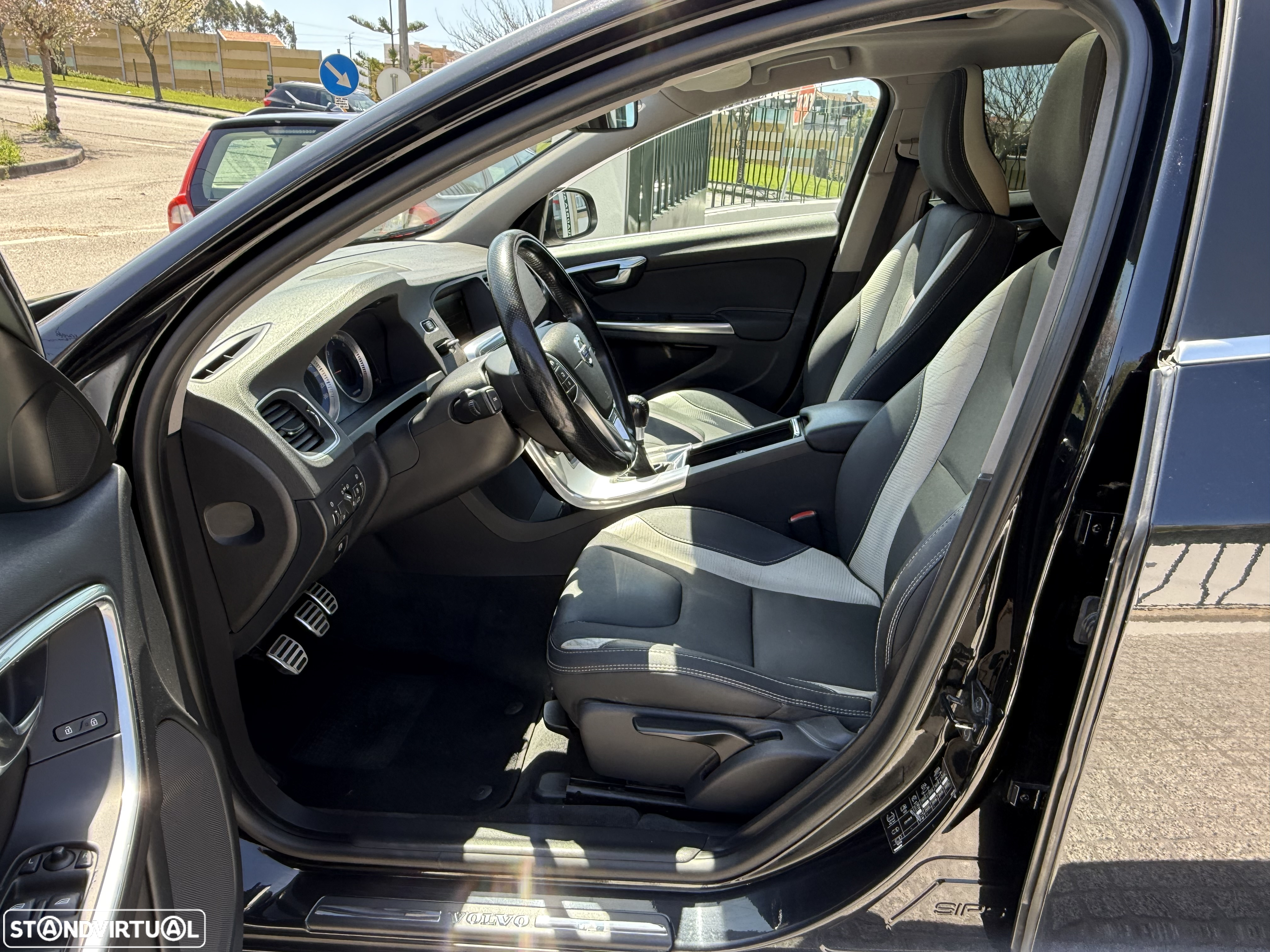 Volvo V60 1.6 D2 R-Design - 7