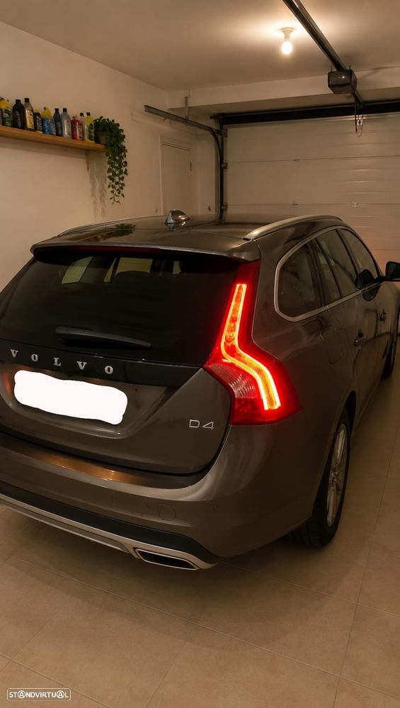 Volvo V60 2.0 D4 Momentum Plus - 2