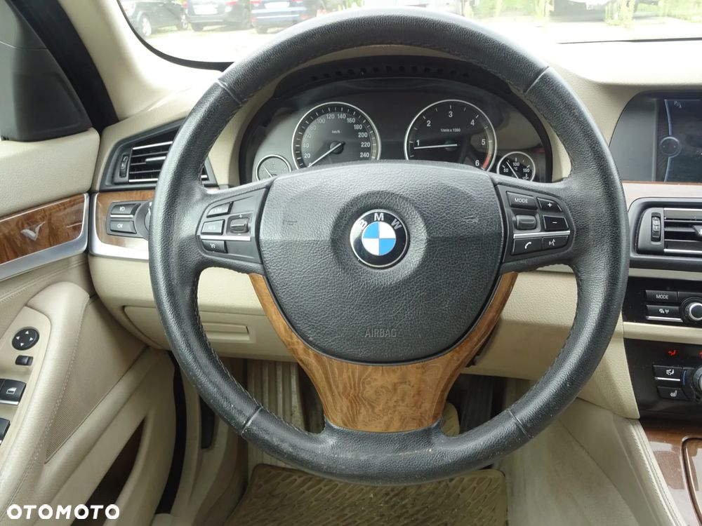 BMW Seria 5 520d - 23