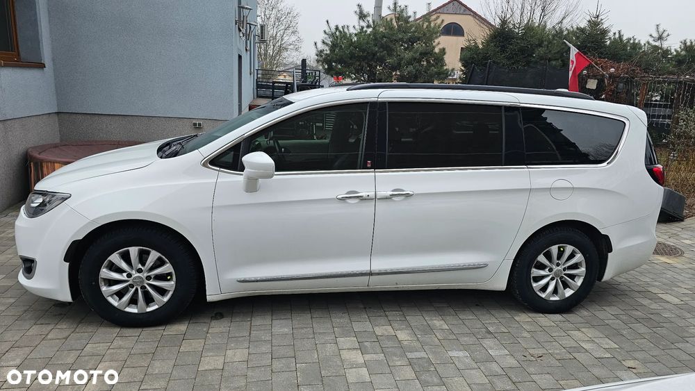 Chrysler Pacifica - 1