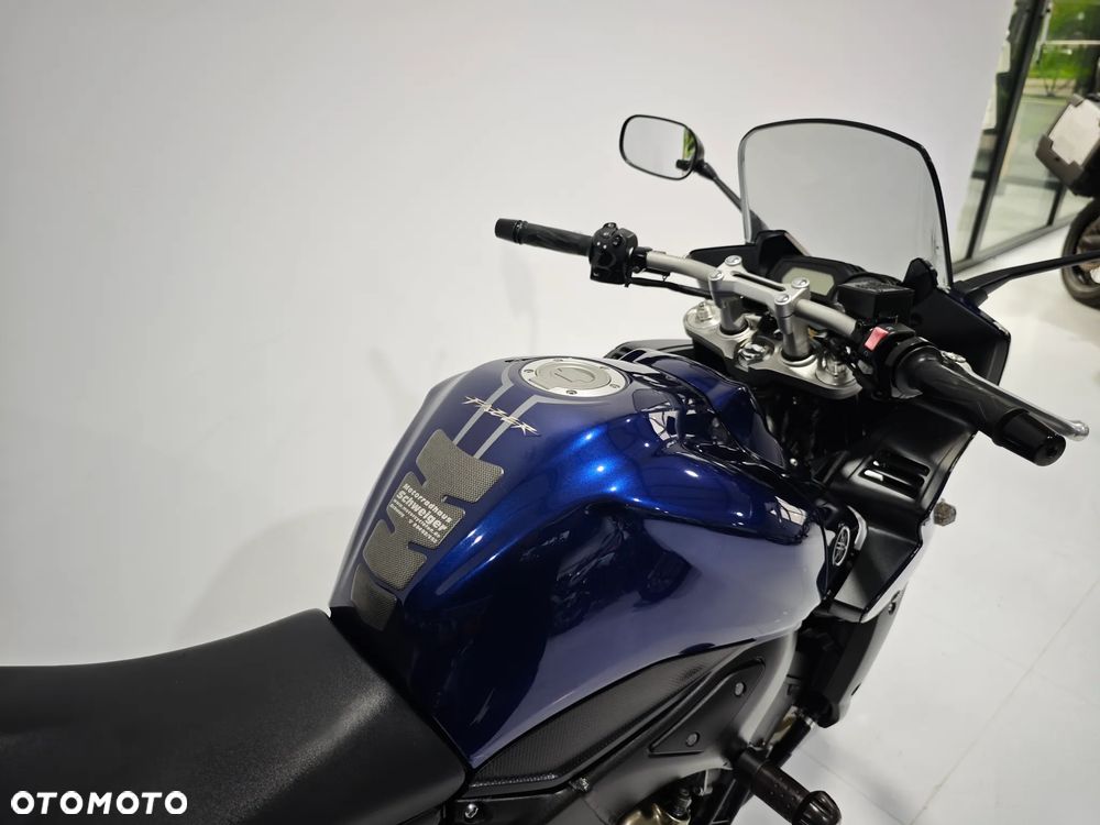 Yamaha FZ - 12