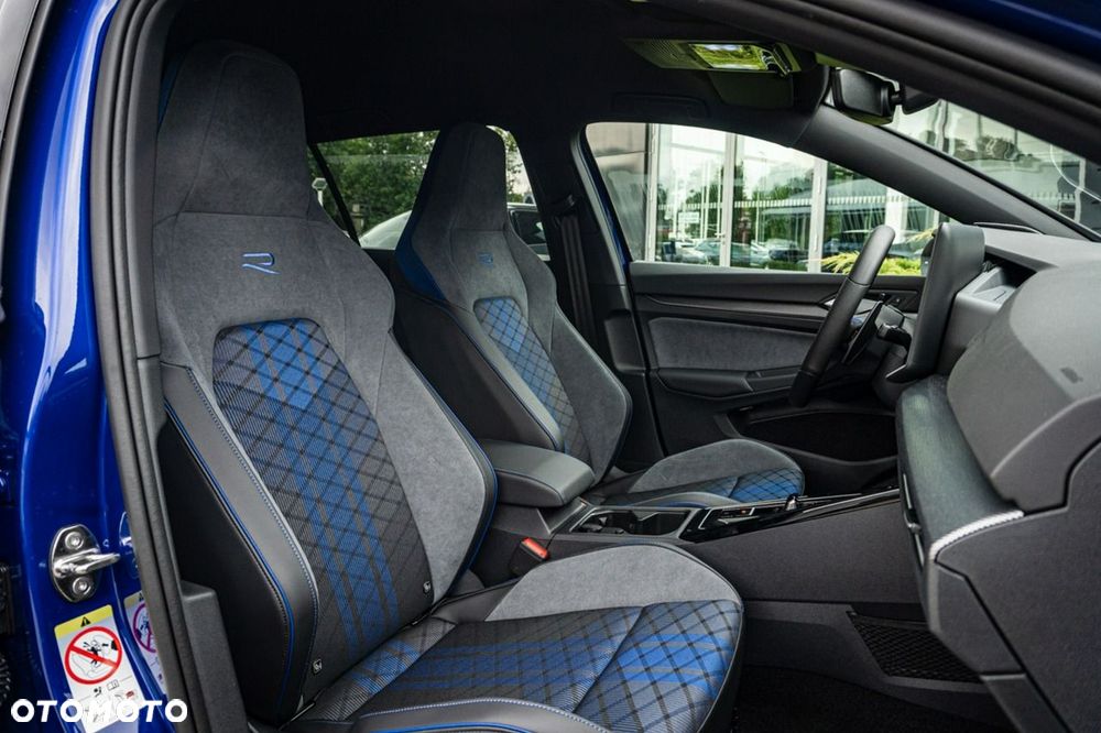 Volkswagen Golf - 22
