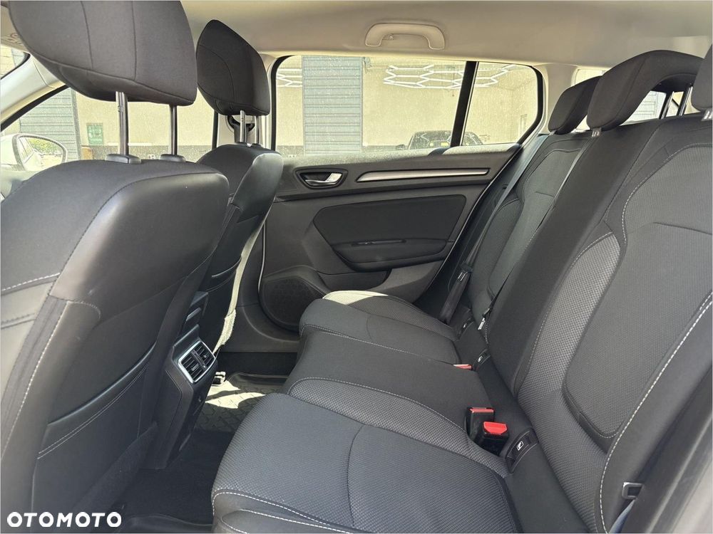 Renault Megane 1.5 Blue dCi Equilibre EDC - 11