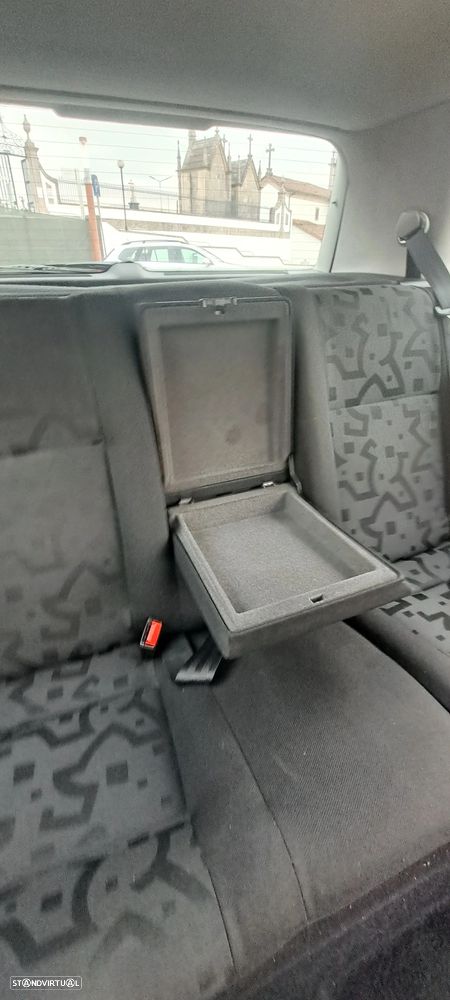 VW Golf 1.4i 25 Anos - 19