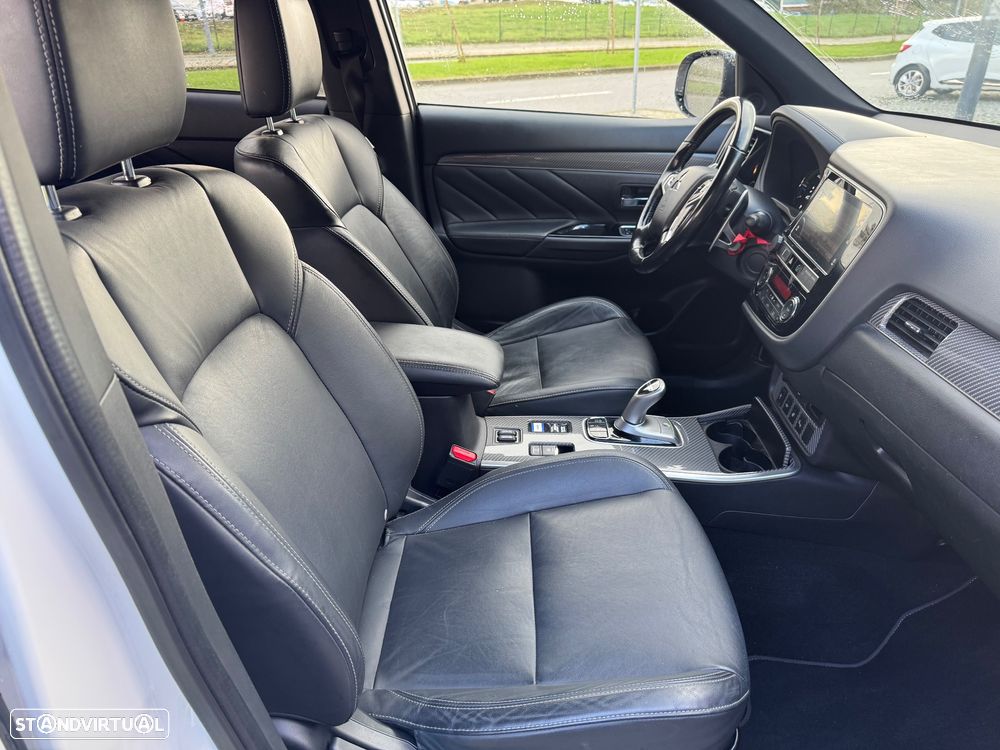 Mitsubishi Outlander - 16