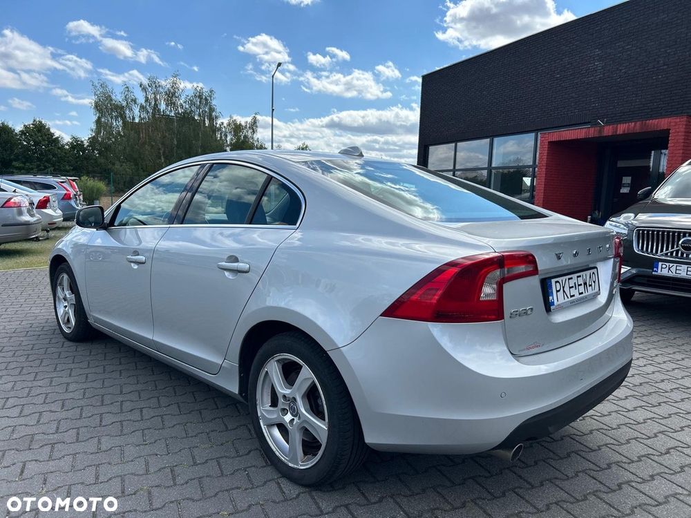 Volvo S60 D5 AWD Geartronic Summum - 4