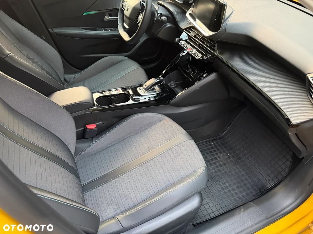 Peugeot 208 PureTech 100 EAT8 Allure - 22