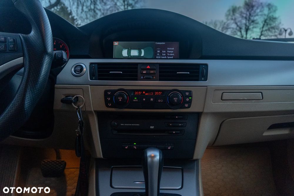 BMW Seria 3 330i - 15