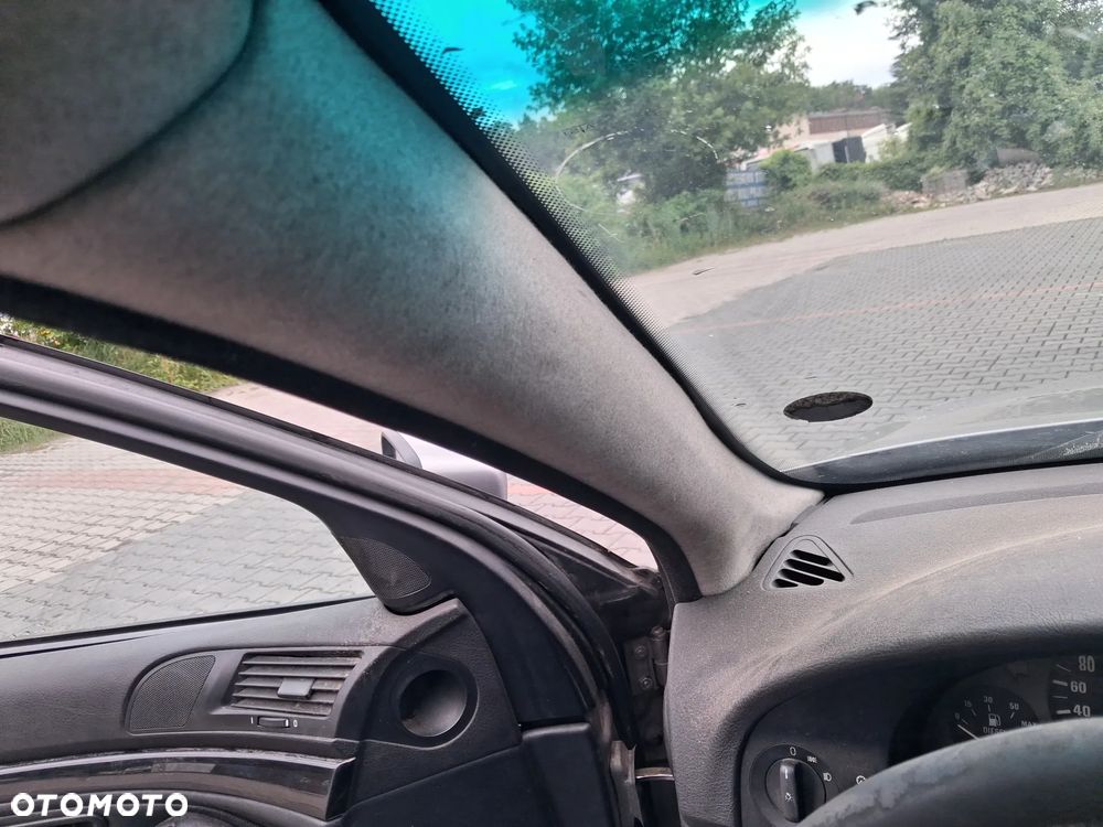 BMW 5 E39 silnik 2.5 TDS M51D25 143 KM skrzynia biegów 23001434452  S5D 2602 dyfer dyferencjał 33101428489  2,64 drzwi klapa maska zderzak błotnik Orientblau Metallic 317 alternator wtrysk przepustnica przepływomierz turbina alternator maglownica pompa wspomagania sprężarka klimatyzacji wentylator sterownik stacyjka moduł silniczek panel przewód wiązka radio konsola wyświetlacz tunel fotel fotele tapicerka skórzana skóra boczek podłokietnik szyba zwrotnica EGR chłodnica pas wzmocnienie lusterko lampa reflektor tłumik wydech halogen hak holowniczy klamka belka sanki mcperson amortyzator sprężyna felga zwrotnica blenda mikrostyk kierownica mechanizm zamek zacisk hamulcowy jarzmo klamka włącznik schowek lewarek wybierak osłona łapa poduszka zbiorniczek rura manetki kolektor pompa ABS NA CZĘŚCI wszystkie części - 21