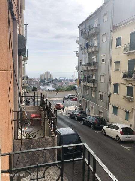 Arrenda-se T2 mobilado no alto sao joao perto paiva couceiro lisboa - Grande imagem: 2/12