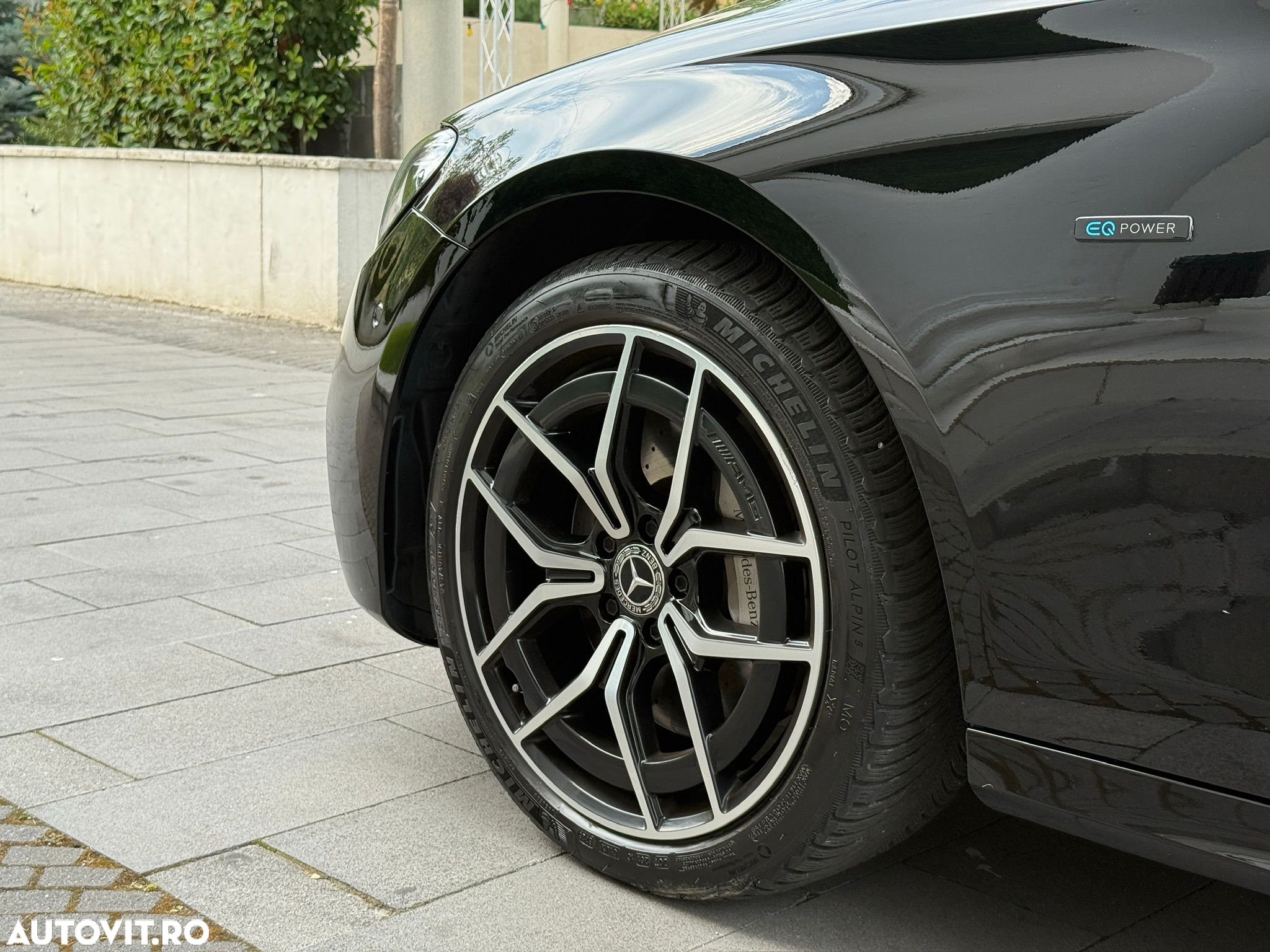 Mercedes-Benz E 300 9G-TRONIC AMG Line - 24